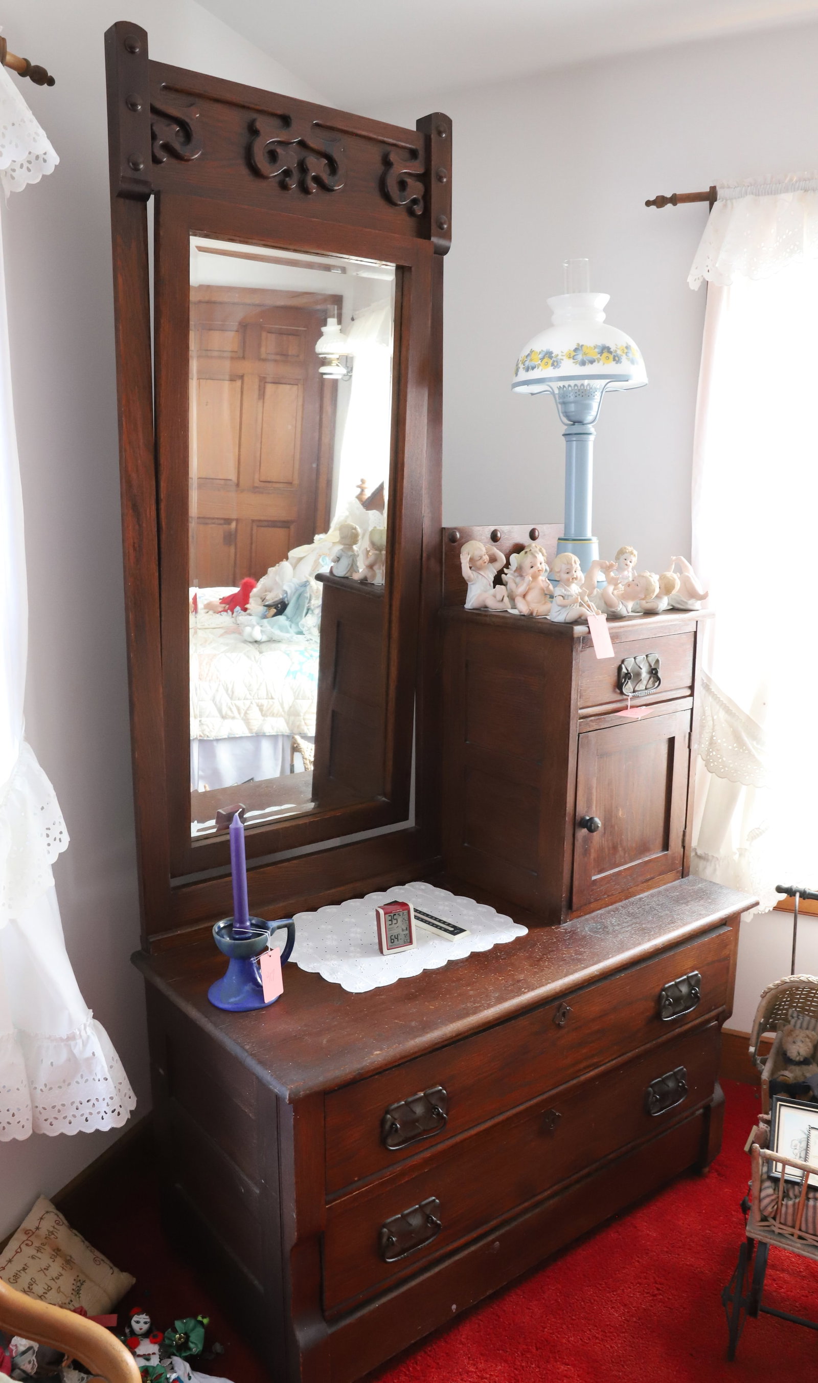 OAK DRESSER WITH MIRROR: LARGE DRESSER WITH MIRROR, SINGLE DRAWER OVER DOOR OVER 2 DRAWERS - 80" X 42" X 20" -CONTENTS NOT INCLUDED Terms: PLEASE READ CAREFULLY -THIS IS AN ONLINE ONLY AUCTION. Terms for Purchasing and Shippi