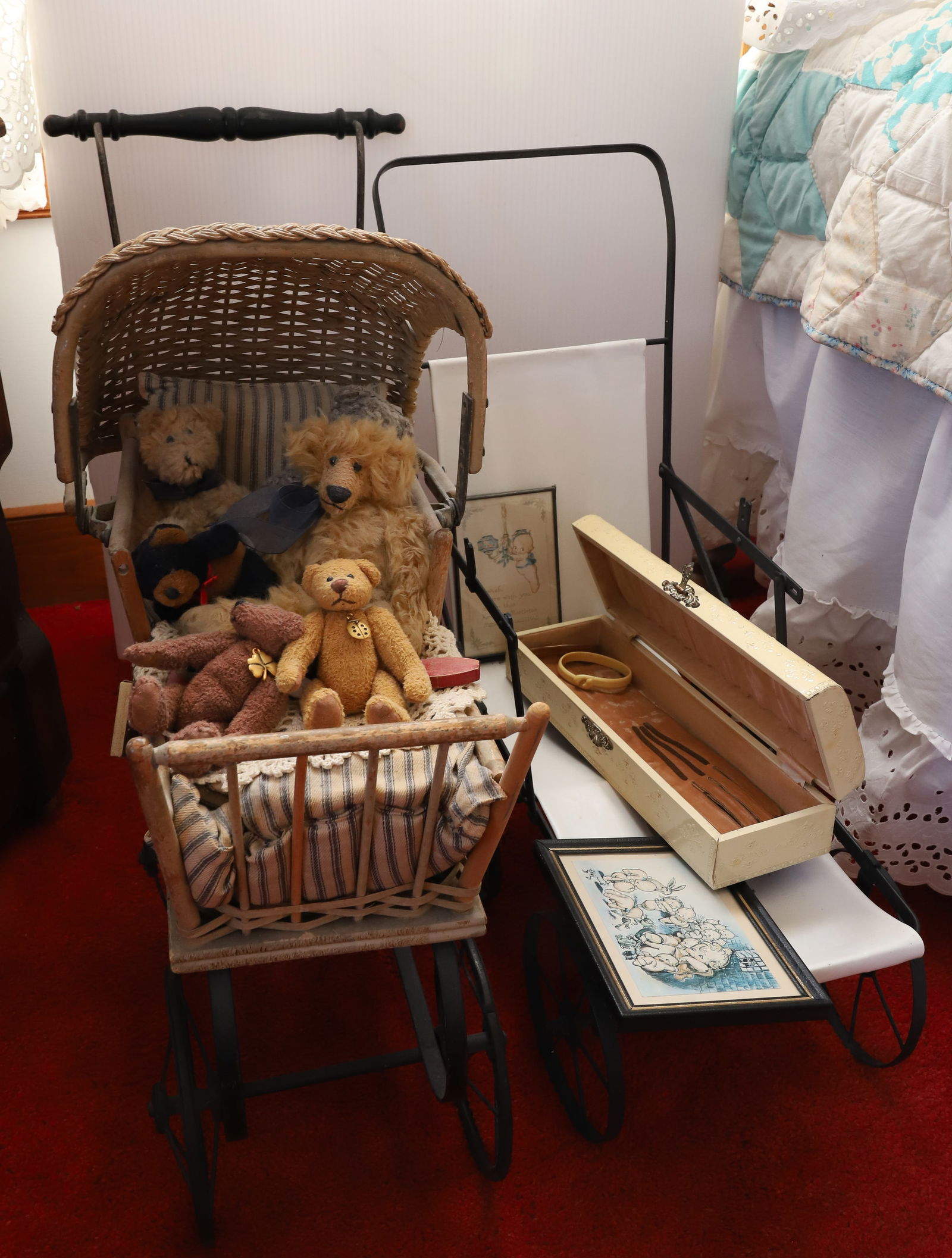 LOT OF VINTAGE DOLL CARRIAGES (1 of 3)