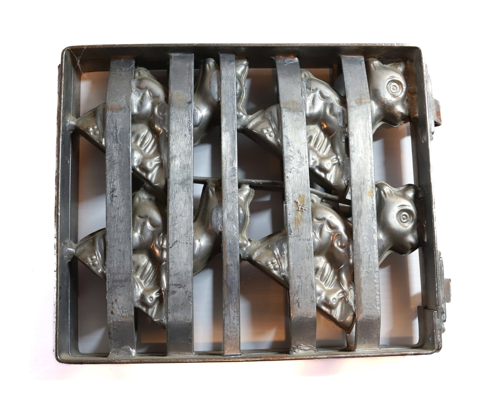 FAWN CHOCOLATE MOLD: (4) FAWNS, HINGED CONSTRUCTION 11" X 9 1/2" TOTAL SIZE Terms: PLEASE READ CAREFULLY -THIS IS AN ONLINE ONLY AUCTION. Terms for Purchasing and Shipping of Auction Items. Please read carefully before bi