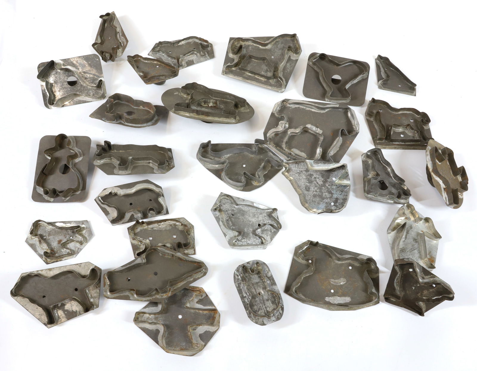 LARGE LOT OF TIN COOKIE CUTTERS (1 of 5)