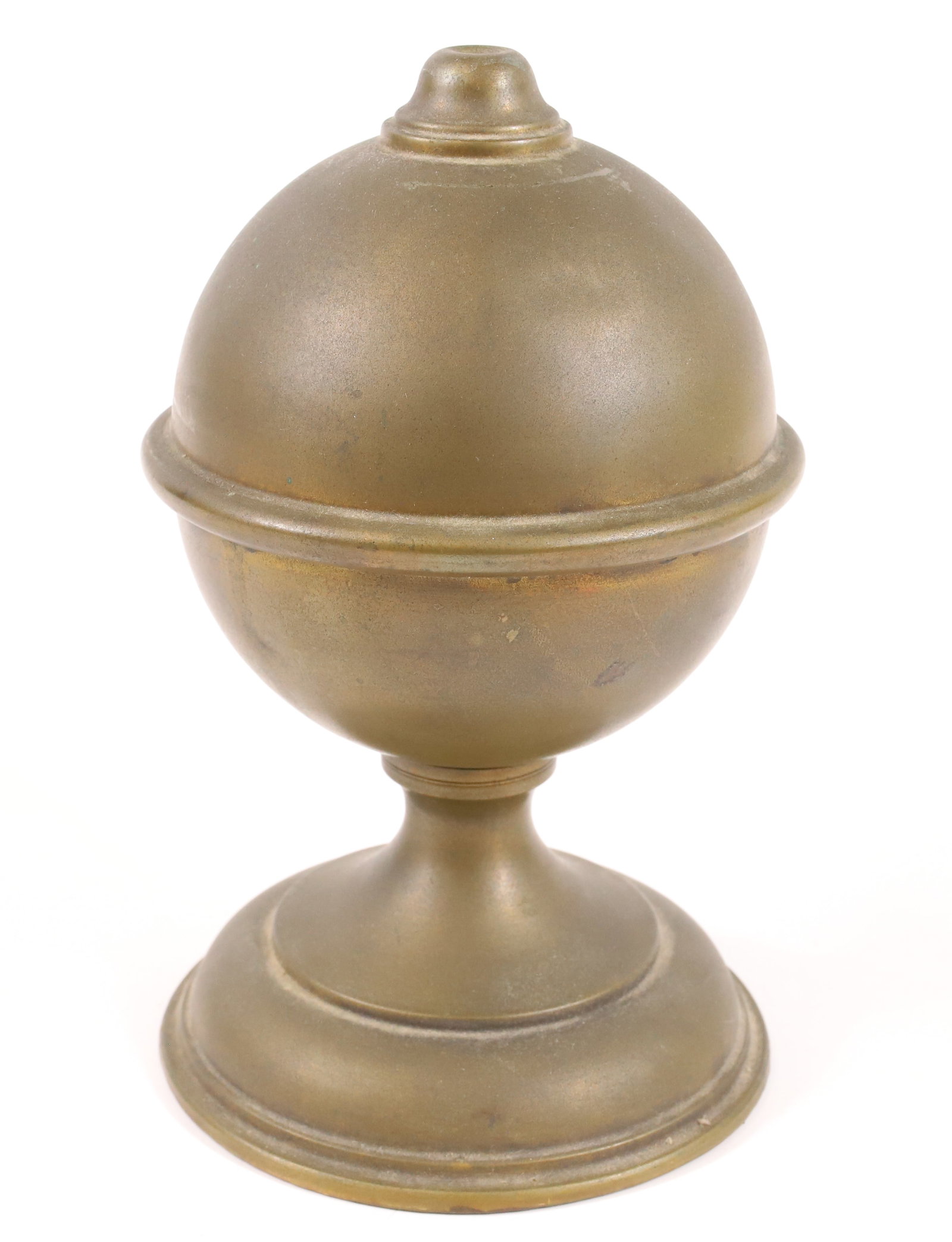 BRASS STRING HOLDER: PEDESTAL HOLDER WITH SCREW-TOP. 7" H. PLEASE READ CAREFULLY -THIS IS AN ONLINE ONLY AUCTION. WE WILL BE TAKING ABSENTEE AND PHONE BIDS ALSO. Terms for Purchasing and Shipping of Auction Items. Please 