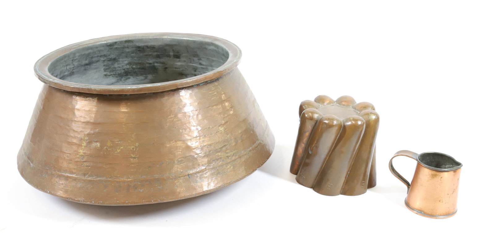 LOT OF COPPER ITEMS: INCLUDING: HAMMERED POT 13" D., FOOD MOLD MRKD. HFH AND CREAMER 2 1/4" H. PLEASE READ CAREFULLY -THIS IS AN ONLINE ONLY AUCTION. WE WILL BE TAKING ABSENTEE AND PHONE BIDS ALSO. Terms for Purchasing an