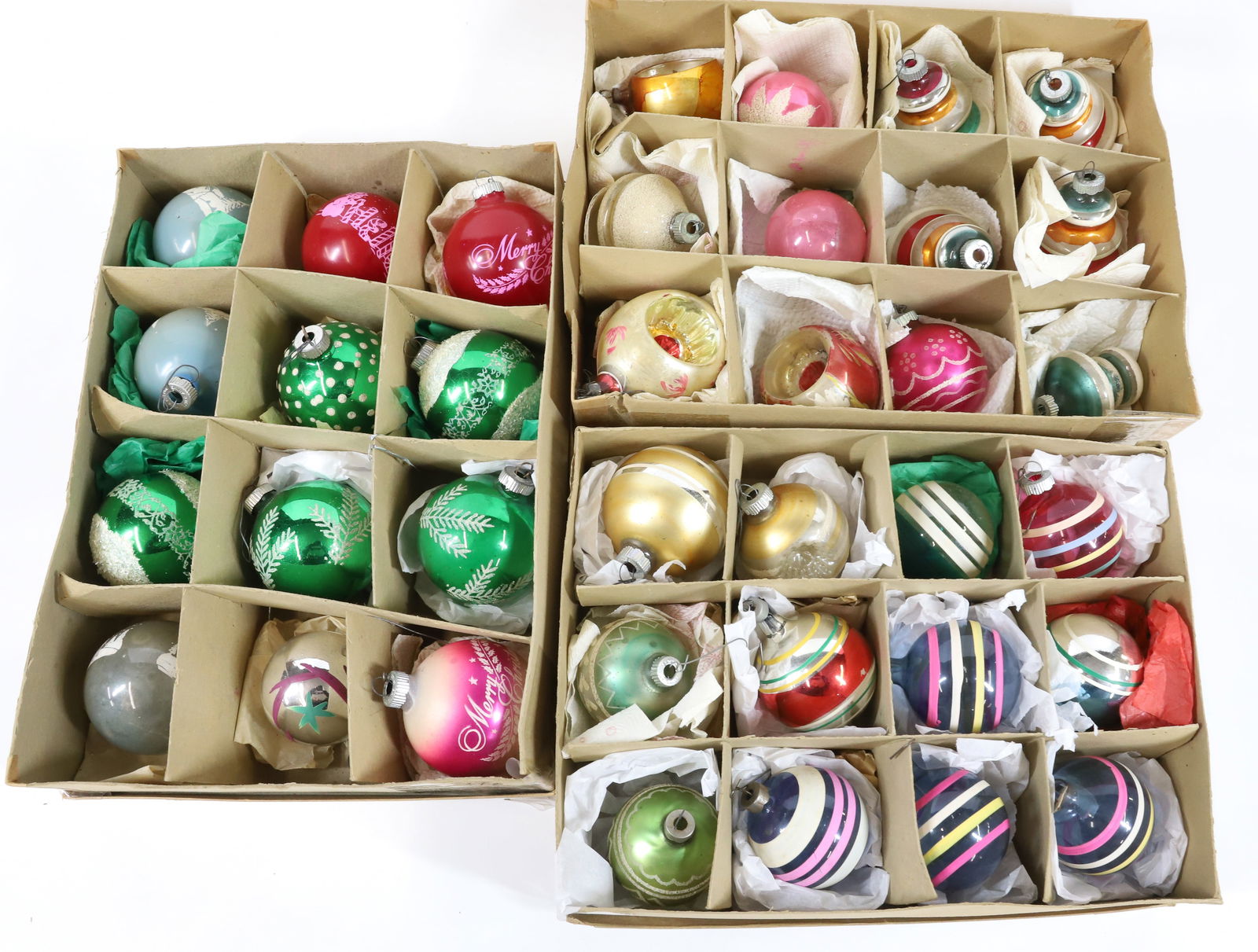 LOT OF VINTAGE CHRISTMAS ORNAMENTS (1 of 4)