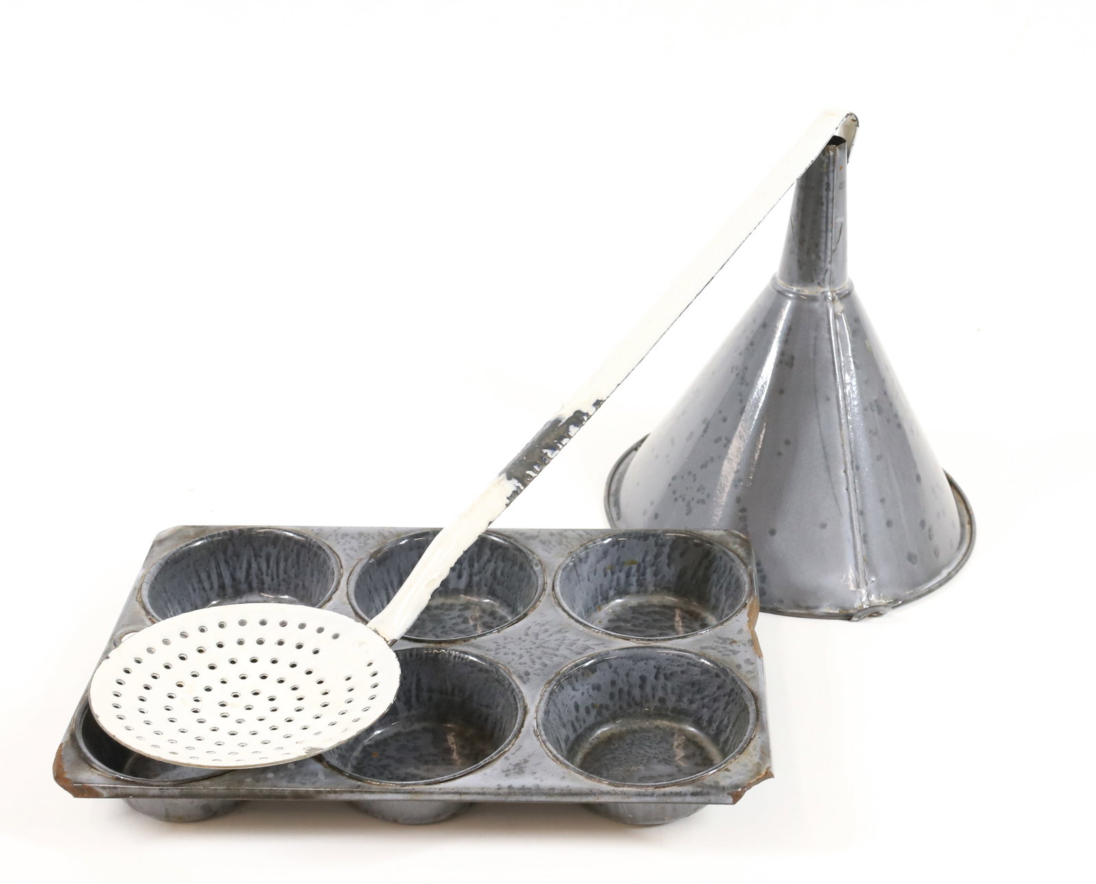 LOT OF AGATEWARE: MUFFIN TIN, FUNNEL AND STRAINER 15" L. PLEASE READ CAREFULLY -THIS IS AN ONLINE ONLY AUCTION. WE WILL BE TAKING ABSENTEE AND PHONE BIDS ALSO. Terms for Purchasing and Shipping of Auction Items. Please