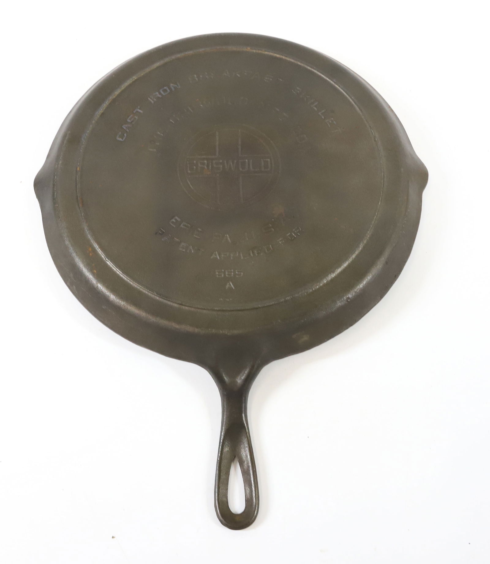 CAST IRON ROUND GRISWOLD BREAKFAST SKILLET 665 (1 of 2)
