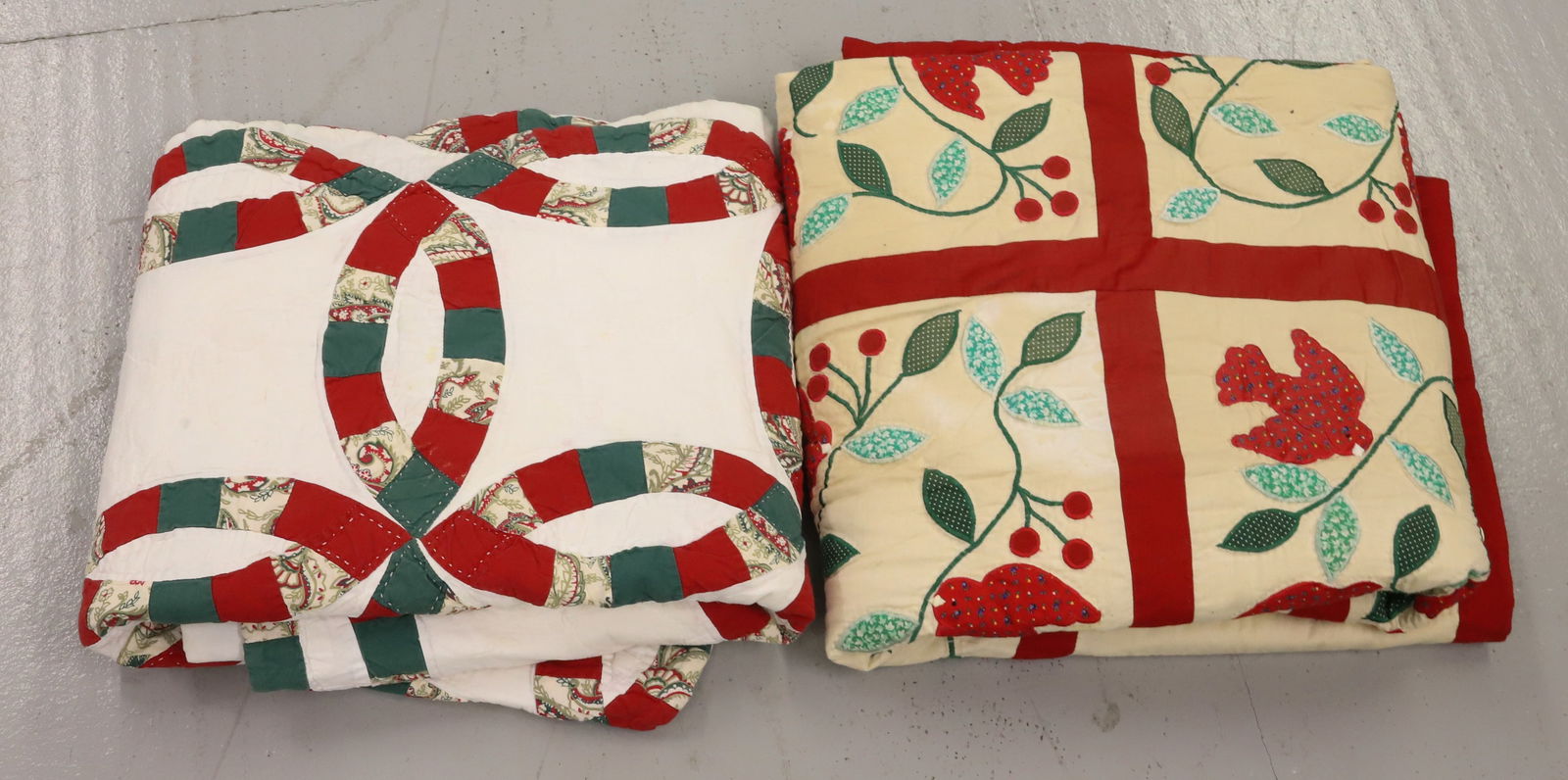 (2) VINTAGE CHRISTMAS QUILTS (1 of 5)