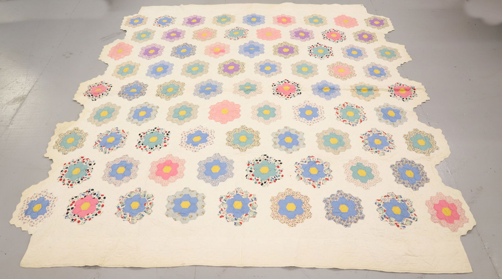 VINTAGE HANDMADE FLORAL QUILT (1 of 4)