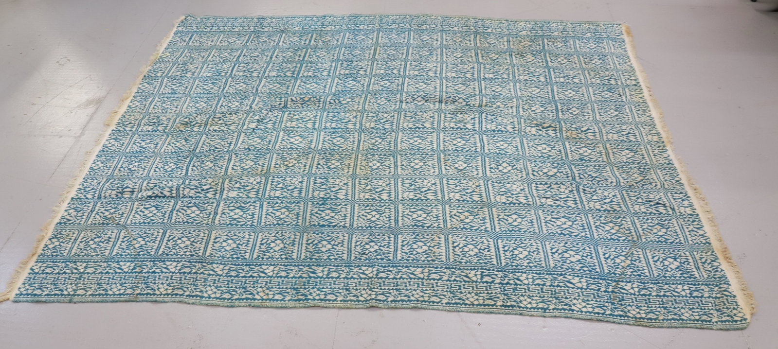 TEAL GREEN AND WHITE COVERLET: FLORAL WITH MULTIPLE BORDERS. FRINGED EDGE. 92" X 72". PLEASE READ CAREFULLY -THIS IS AN ONLINE ONLY AUCTION. WE WILL BE TAKING ABSENTEE AND PHONE BIDS ALSO. Terms for Purchasing and Shipping of Aucti