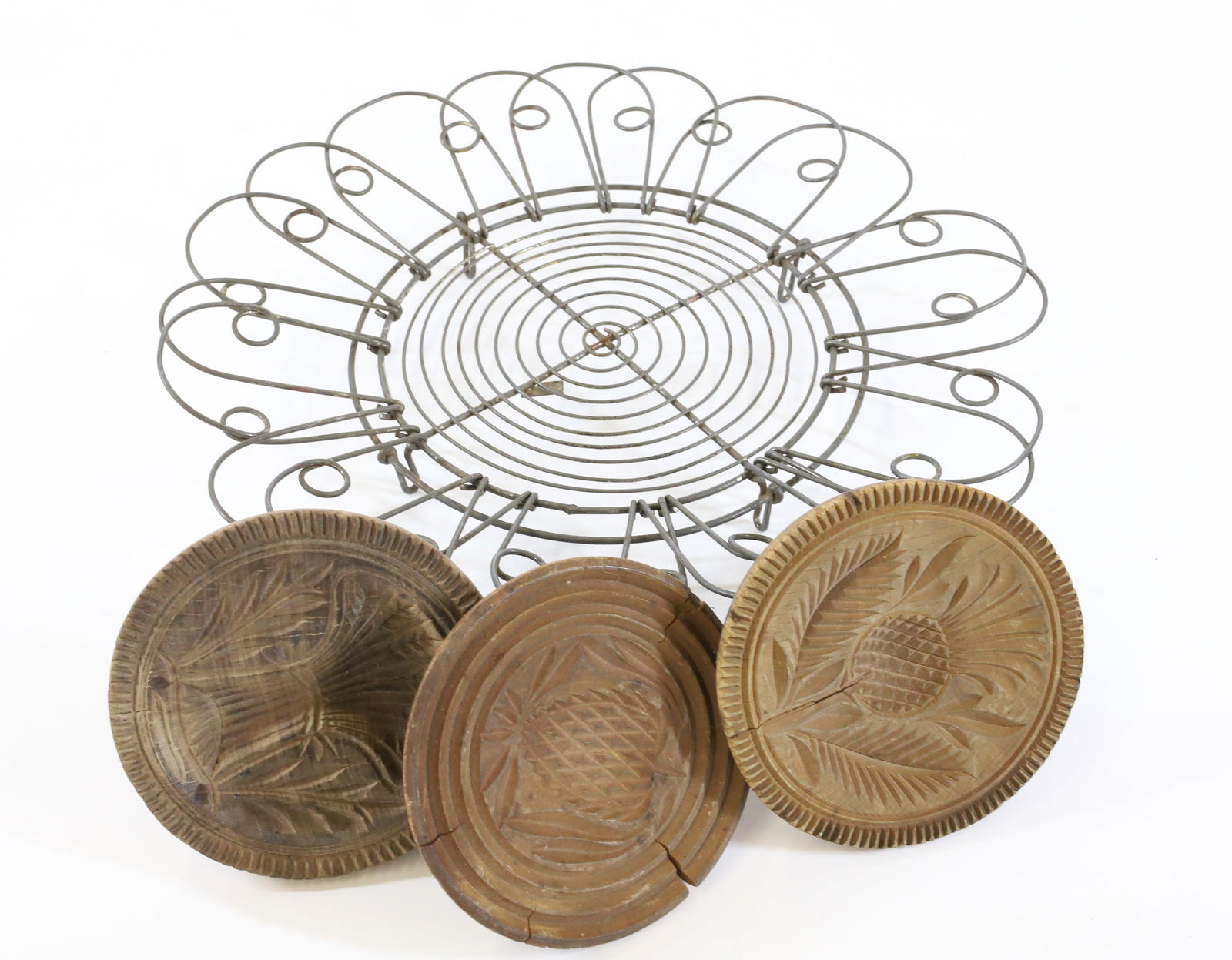 LOT OF BUTTER STAMPS AND WIRE BASKET (1 of 3)