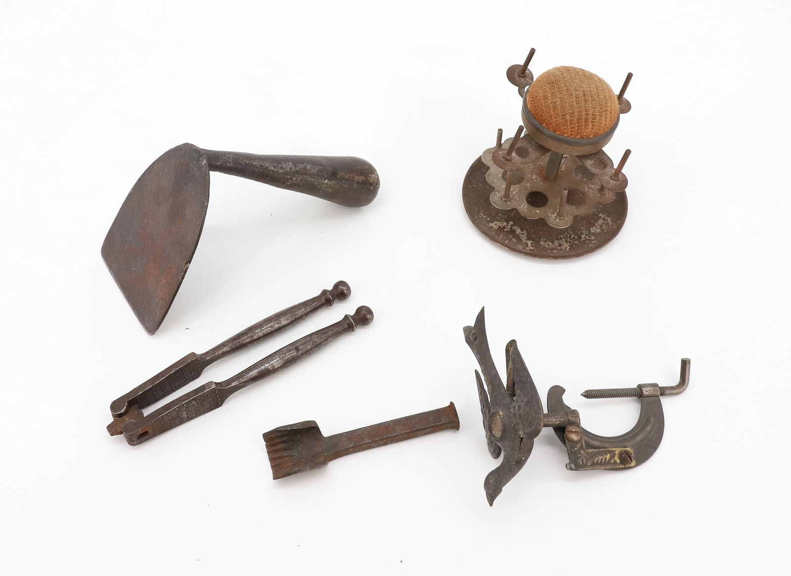 LOT OF ANTIQUE METAL OBJECTS (1 of 5)