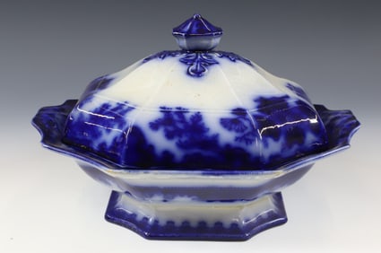 FLOW BLUE COVERED VEGETABLE DISH