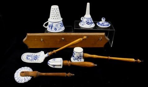 (8) BLUE ONION UTENSILS AND RACK