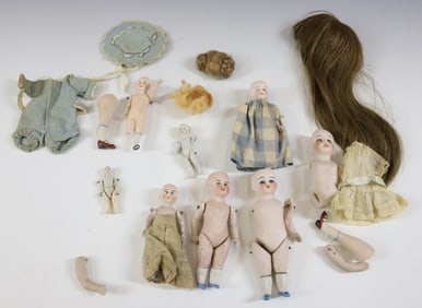 (8) DOLL GROUPING