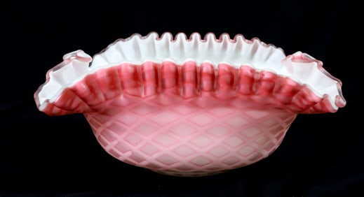 VICTORIAN QUILTED SATIN BOWL
