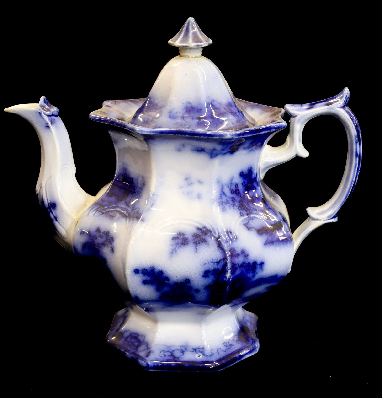 FLOW BLUE TEAPOT UNMARKED (1 of 4)