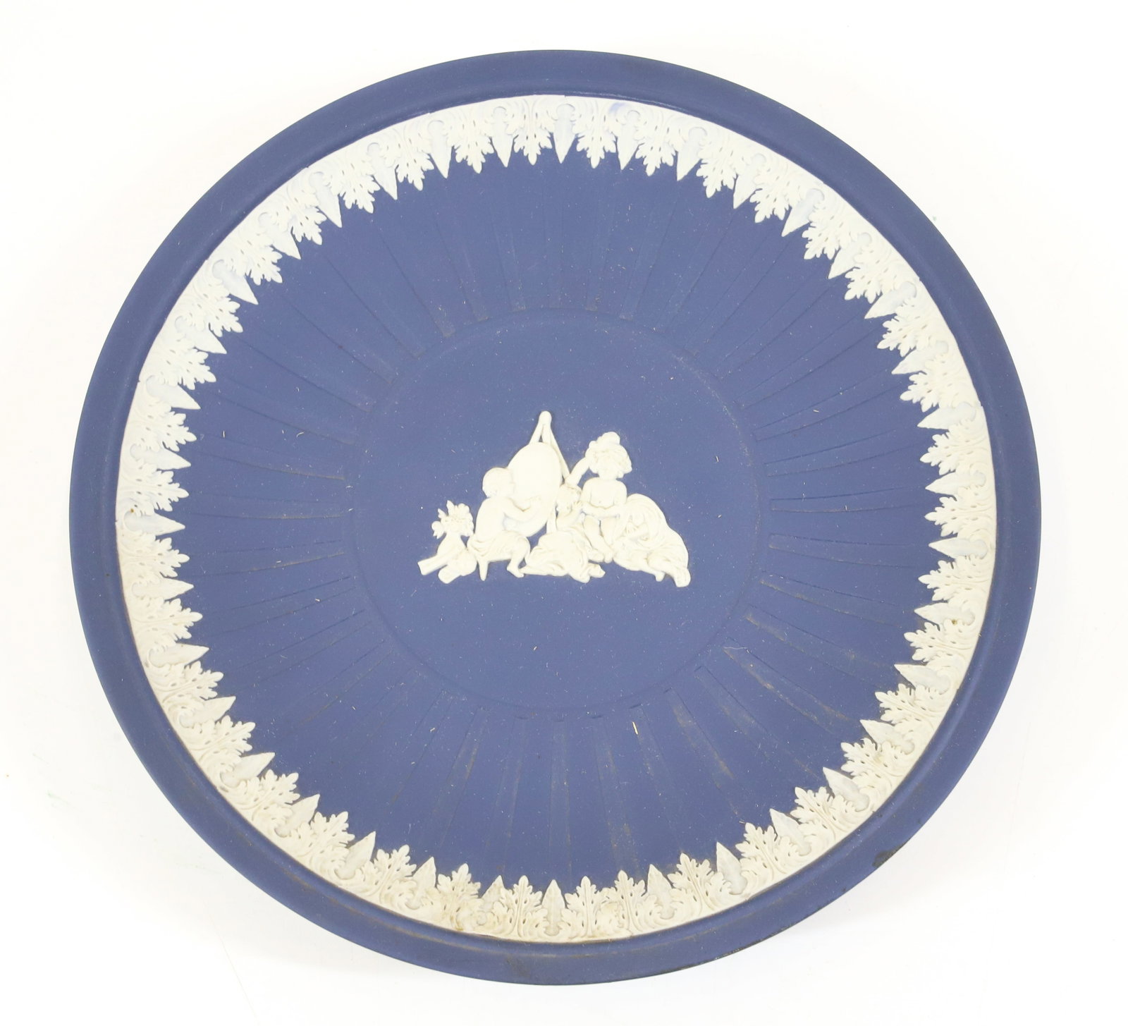 WEDGWOOD PLATE: DEEP PLATE IN DARK PORTLAND BLUE WITH WHITE FEATURES A YOUNG PAINTER AND SUBJECT 10 1/4" PLEASE READ CAREFULLY - Terms for Purchasing and Shipping of Auction Items. Please read carefully before biddin