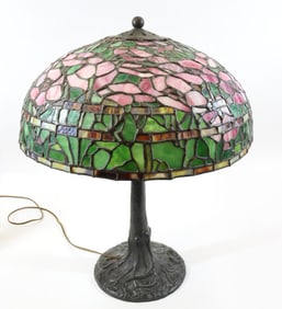 TIFFANY STYLE LEADED GLASS TABLE LIGHT