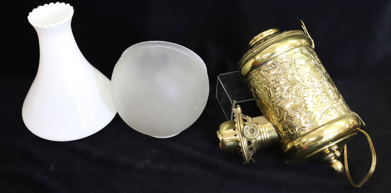 KEROSENE ANGLE LAMP (1 of 3)