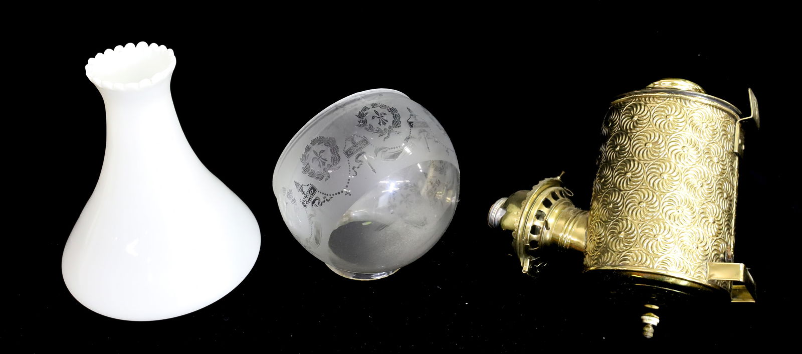 KEROSENE ANGLE LAMP (1 of 3)