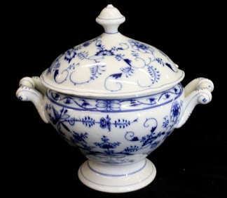 BLUE ONION SOUP TUREEN