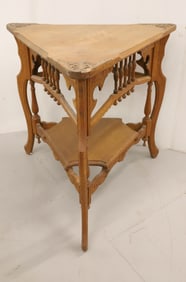 TRIANGLE OAK TABLE