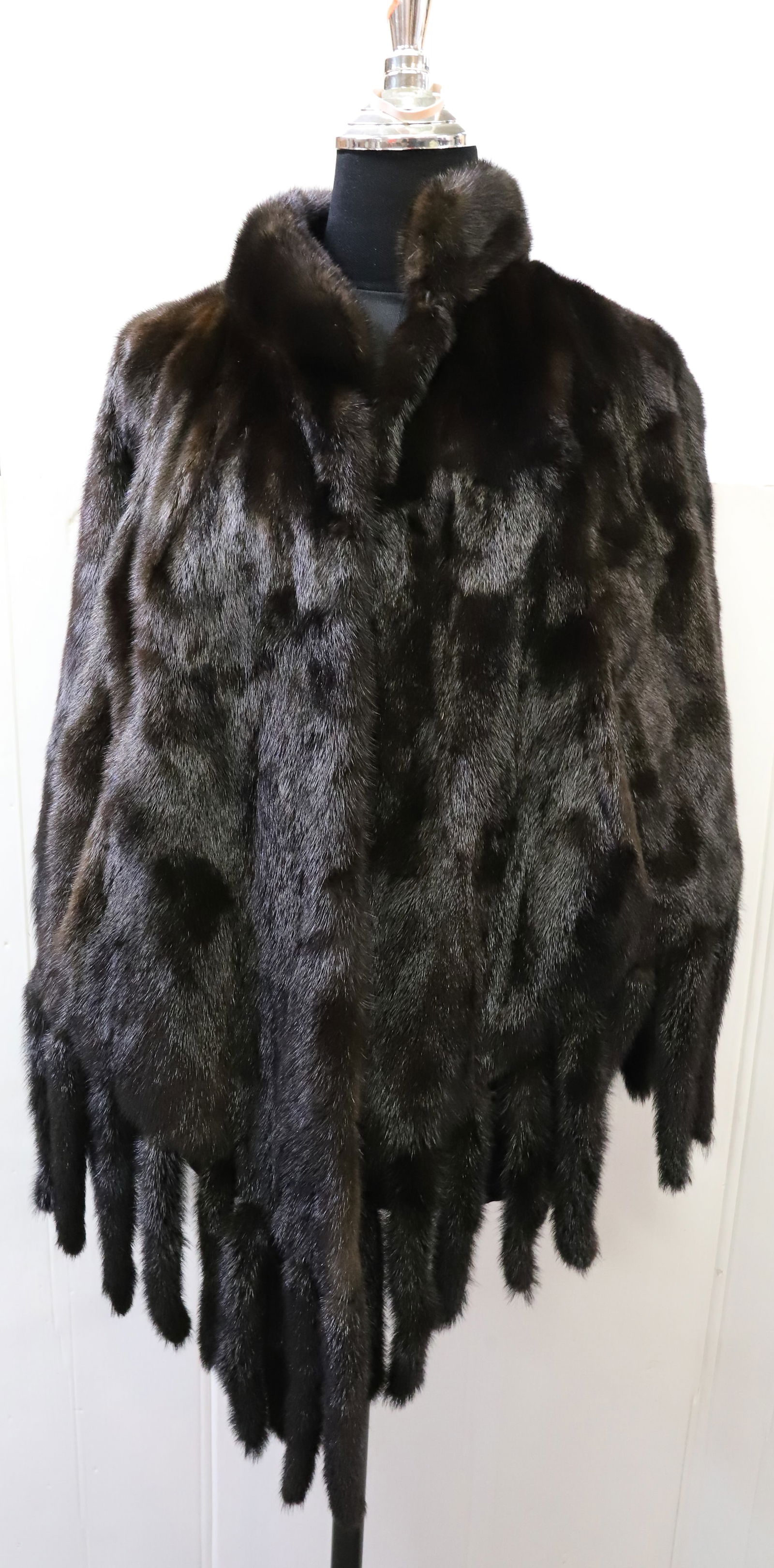 GUCCI MINK CAPE (1 of 5)
