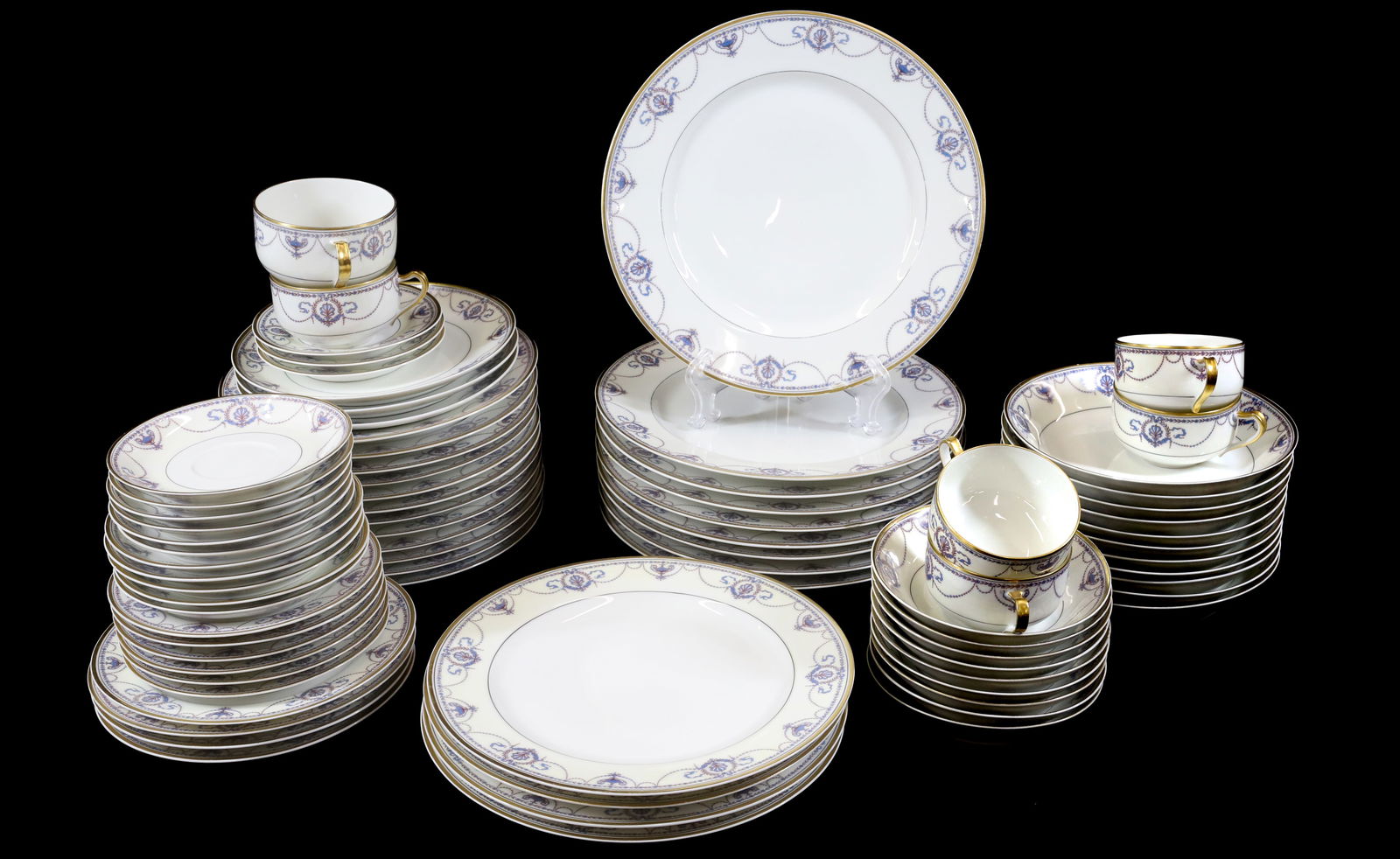 (67) HAVILAND DINNER SET: 67 PIECES INCLUDES PLATES 10 1/4" (9), 9 3/4" (4), 8 1/2" (12), 7 3/4" (3), 7 1/2" (4), 6 1/4" (6), BOWLS 5 1/2" (9), 7 1/2" (11) COFFEE AND TEACUPS (6) SAUCERS (11) PLEASE READ CAREFULLY - Terms for