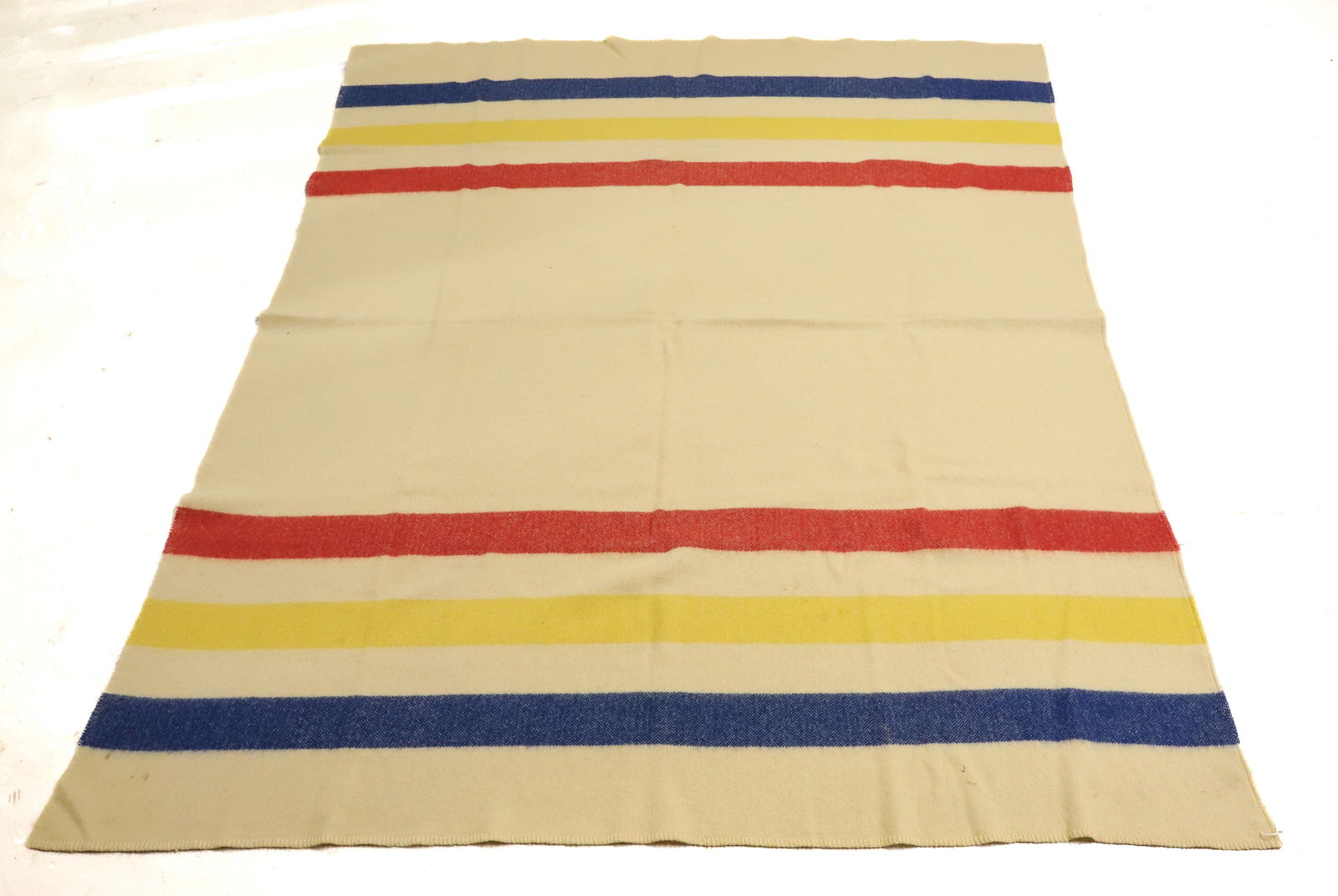 ANTIQUE WOOL CAMP BLANKET (1 of 3)
