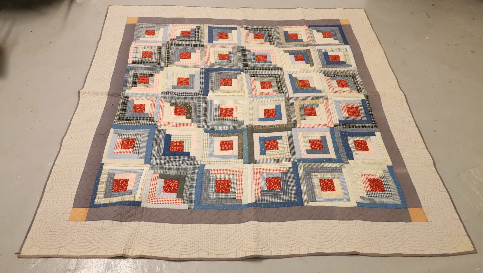 VINTAGE HAND STITCHED QUILT (1 of 3)