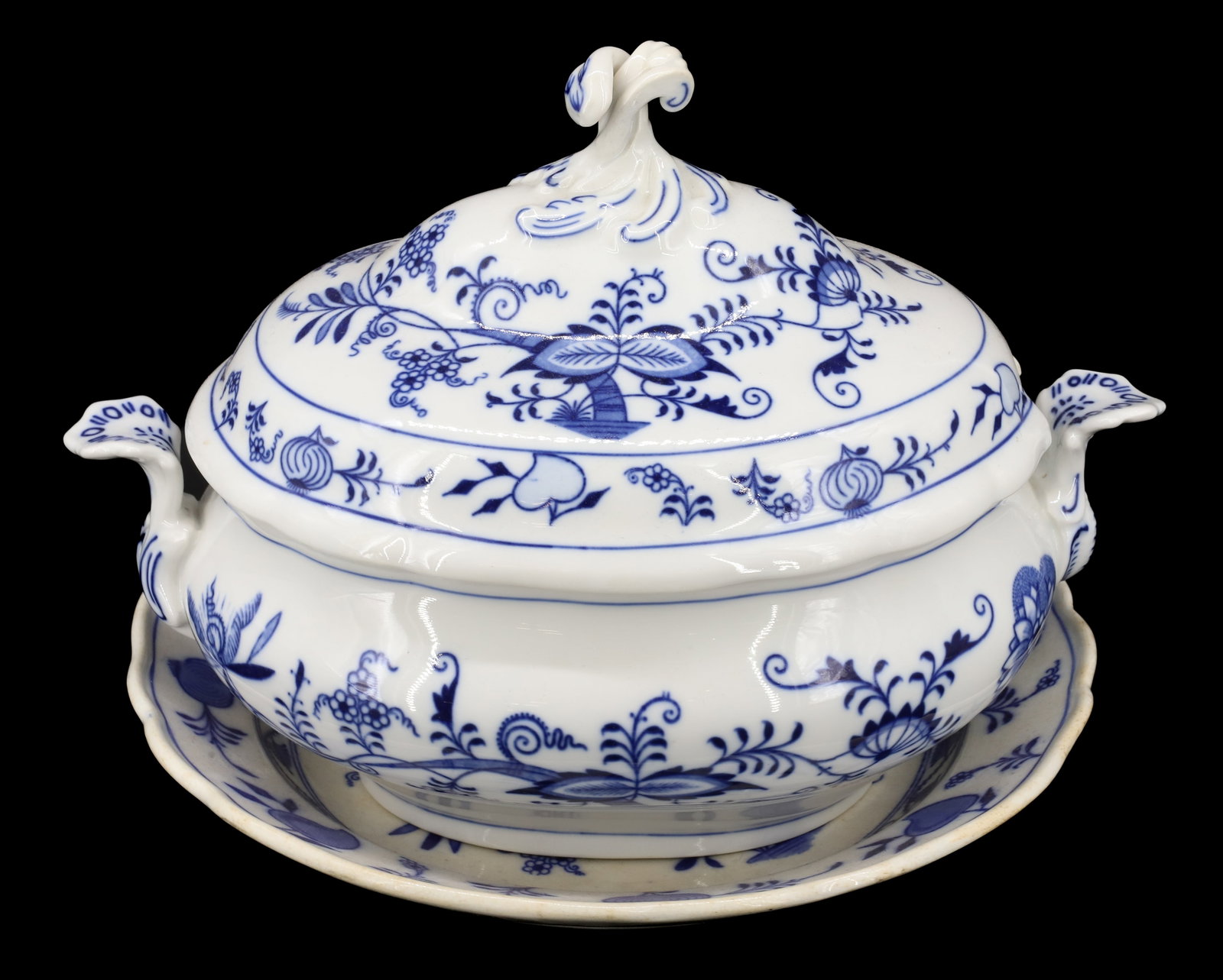 BLUE ONION TUREEN AND CHARGER: COVERED TUREEN CZECHOSLOVAKIA CHARGER ENGLISH MEISSEN PATTERN 9 1/2"H X 13 1/3", 12" DIA