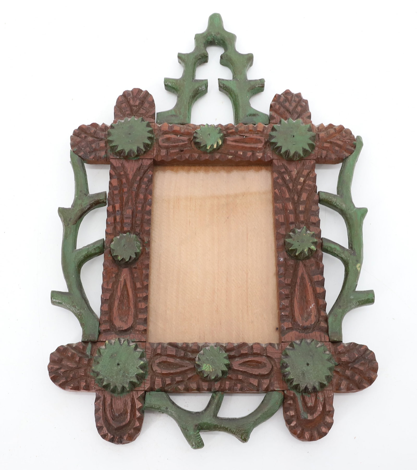 TRAMP ART CARVED FRAME: CHIP CARVED AND INCISED DECORATION WITH GREEN PAINTED HIGHLIGHTS. 11" X 7". SIGHT VIEW 4 3/8" X 2 3/4". PLEASE READ CAREFULLY - Terms for Purchasing and Shipping of Auction Items. Please read carefull