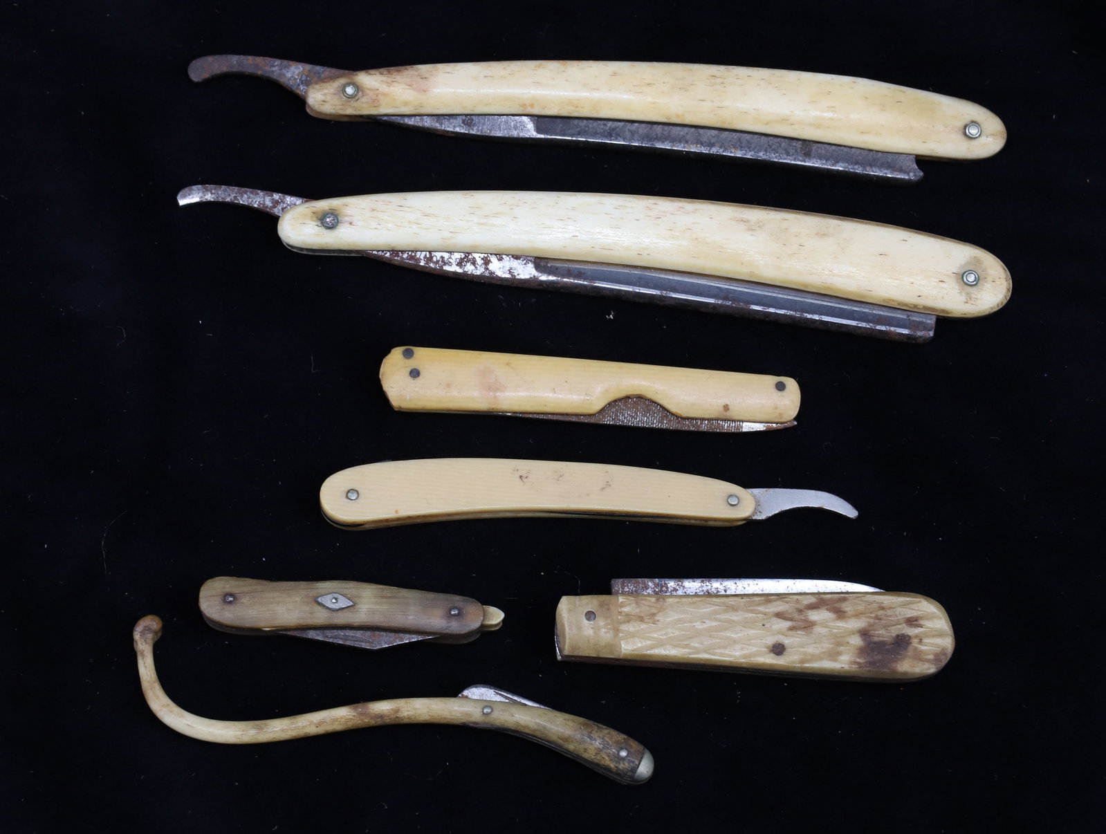 LOT OF CARVED BONE RAZORS AND POCKET KNIVES: INCLUDING: THREE STRAIGHT RAZORS (LONGEST 9 1/2" WHEN OPEN), THREE POCKET KNIVES AND ONE FILE. PLEASE READ CAREFULLY - Terms for Purchasing and Shipping of Auction Items. Please read carefully before 