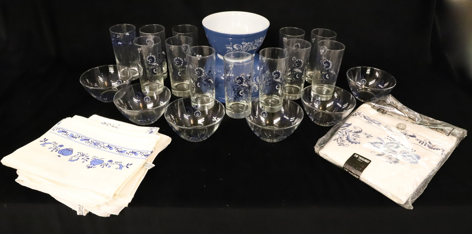 (30) BLUE ONION PATTERN GLASSWARE,PYREX AND LINENS: INCLUDES TWO PYREX BOWLS BLUE DAISY PATTERN 7" DIA ,8 1/2" DIA, 70" ROUND TABLE CLOTH, (8) NAPKINS 16" X 16", TEA TOWEL 29" X 29" AND GLASSWARE (12) TALL GLASSES AND (6) BOWLS PLEASE READ CAREFULLY - 