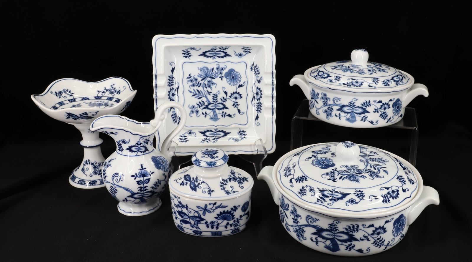 (6) BLUE DANUBE PATTERN PORCELAIN COVERED BOWLS, COMPOTE, ASHTRAY PLUS: INCLUDED SUGAR AND CREAMER, COMPOTE, SQUARE ASHTRAY, (2) COVERED ROUND CASSEROLES CASSEROLES, 4 1/2"H X 10" , 4 1/2" X 9", COMPOTE 6"H PLEASE READ CAREFULLY - Terms for Purchasing and Shipping of Auct