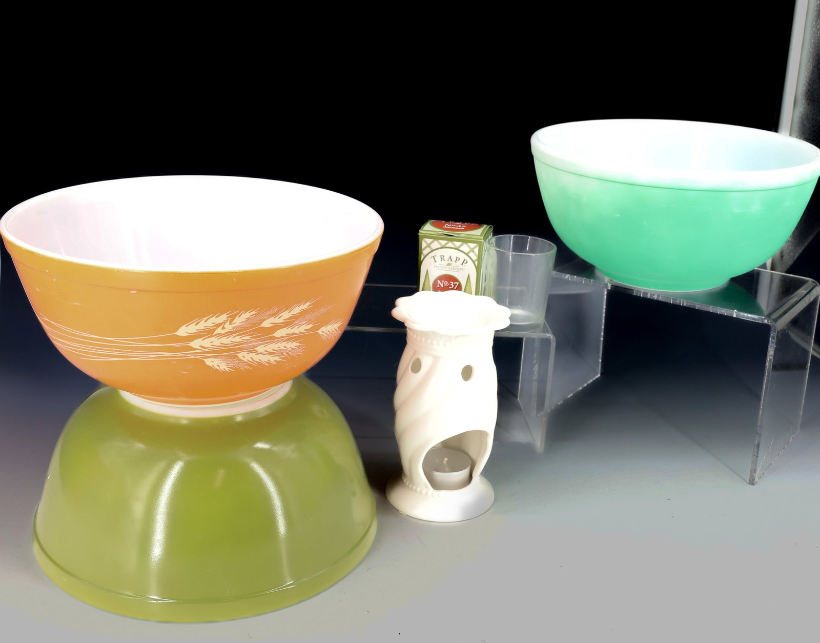 (5) PYREX BOWLS #403: AVOCADO GREEN, UMBER WITH WHEAT PATTERN AND LIGHT GREEN #403 PYREX BOWLS WITH TWO VOTIVE CANDLES 4" X 8 3/4" PLEASE READ CAREFULLY - Terms for Purchasing and Shipping of Auction Items. Please read car