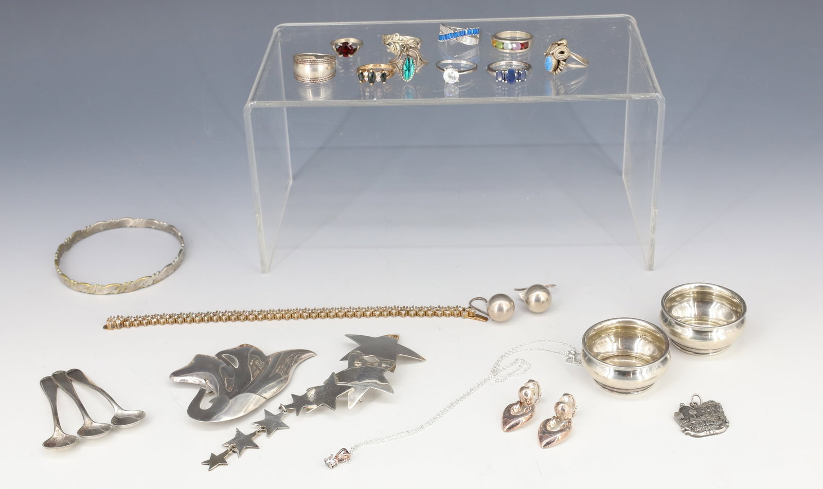 (23) STERLING SILVER JEWELRY: LARGE STAR BROOCH, BROOCH, BANGLE,BRACELET,EARRINGS,CHARM, NECKLACE WITH CZ AND TEN RINGS SIZES 6 TO 7 TOTAL WEIGHT 5. OZT PLEASE READ CAREFULLY - Terms for Purchasing and Shipping of Auction Items. P