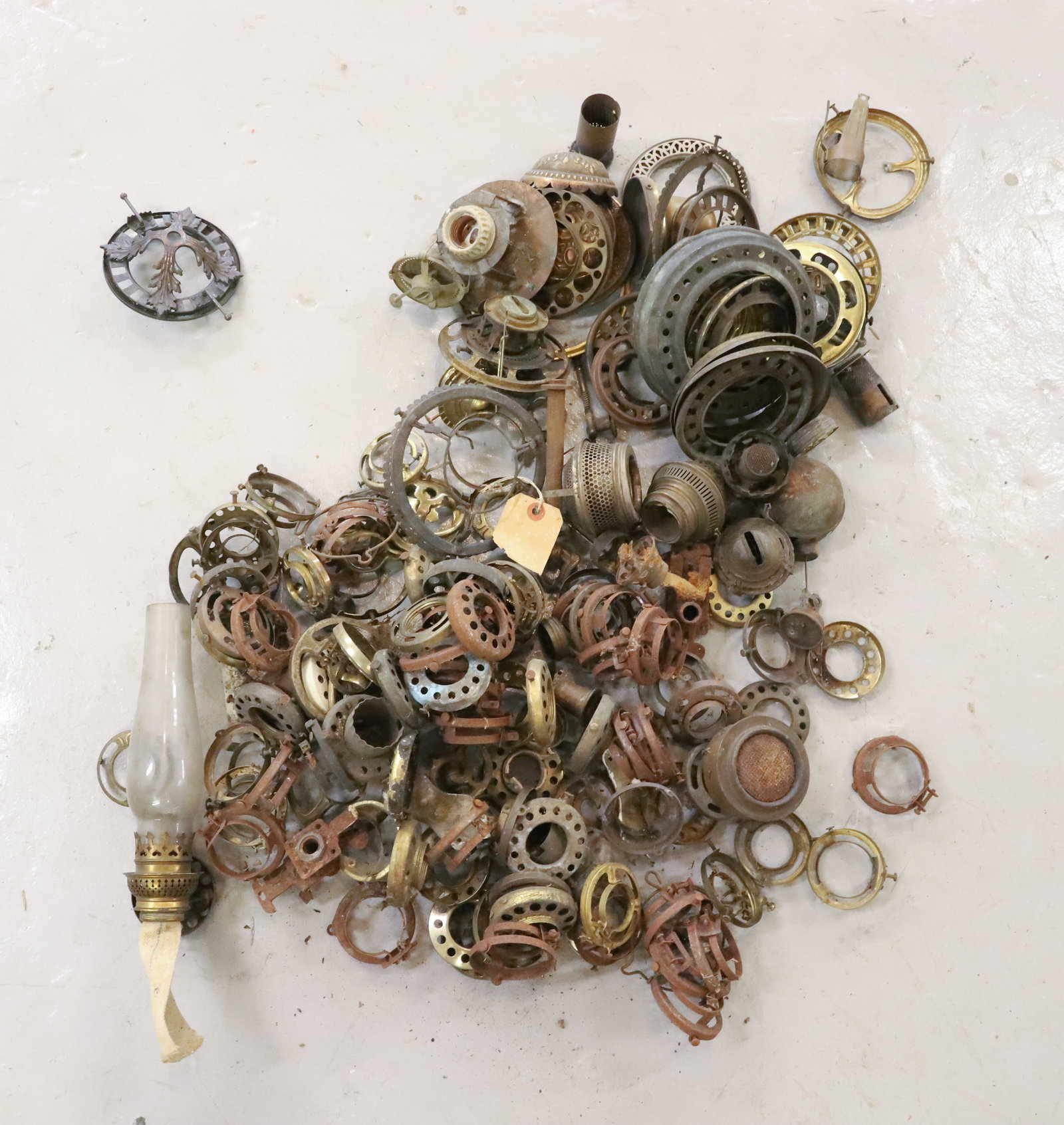 LARGE LOT LIGHTING PARTS FITTER RINGS: BOX OF FITTER RINGS ALL DIFFERENT SIZES, BOX OF BURNERS AND ELECTRIC LIGHT PARTS 8" X 16 1/2" X 7 1/2", 6 1/2" X 11 1/2" X 15" PLEASE READ CAREFULLY - Terms for Purchasing and Shipping of Auction Item