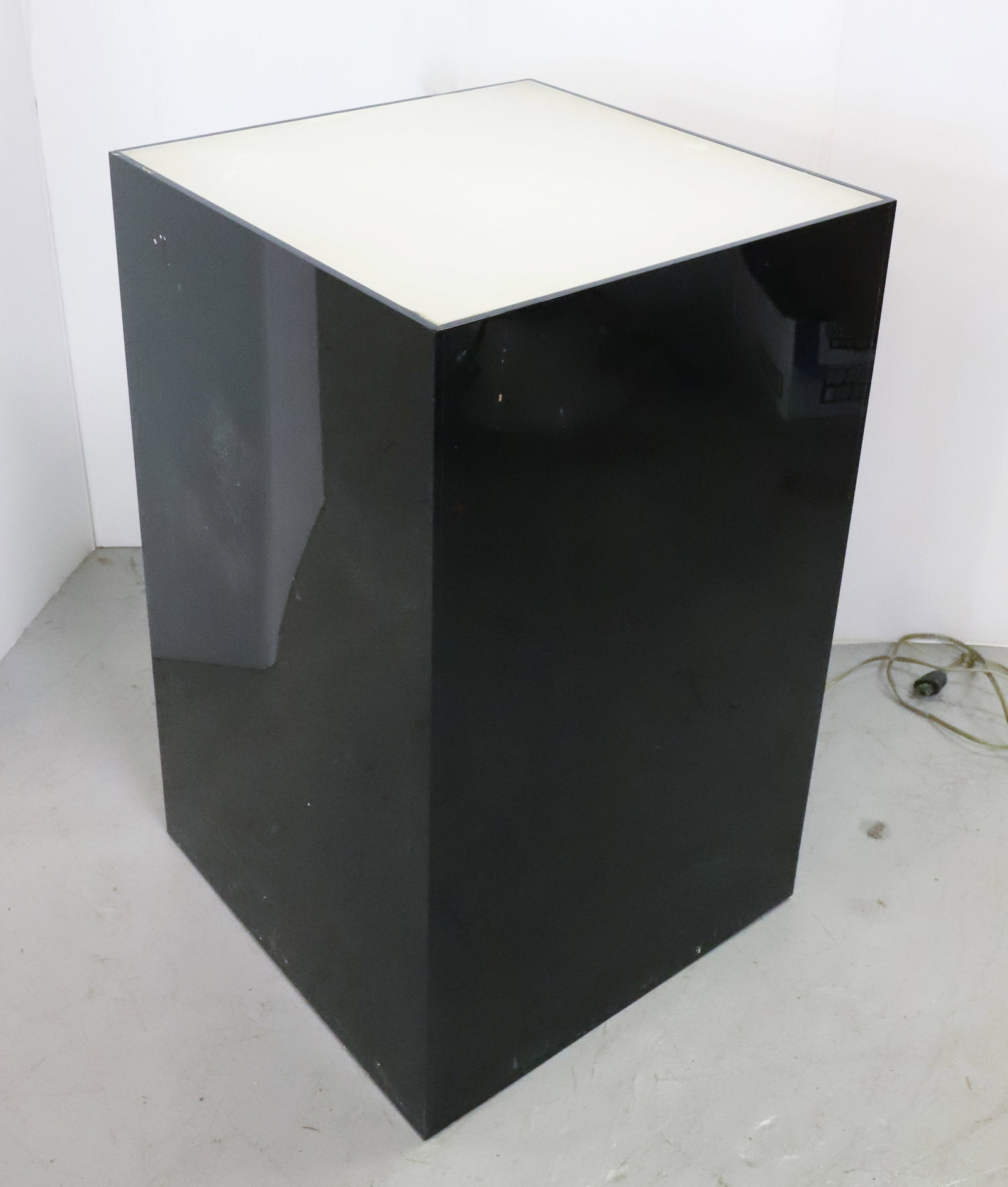 VINTAGE LUCITE LIGHT-UP END TABLE: 24" X 15" X 15". PLEASE READ CAREFULLY - Terms for Purchasing and Shipping of Auction Items. Please read carefully before bidding. All payments for purchases will be made through LiveAuctioneers.com p