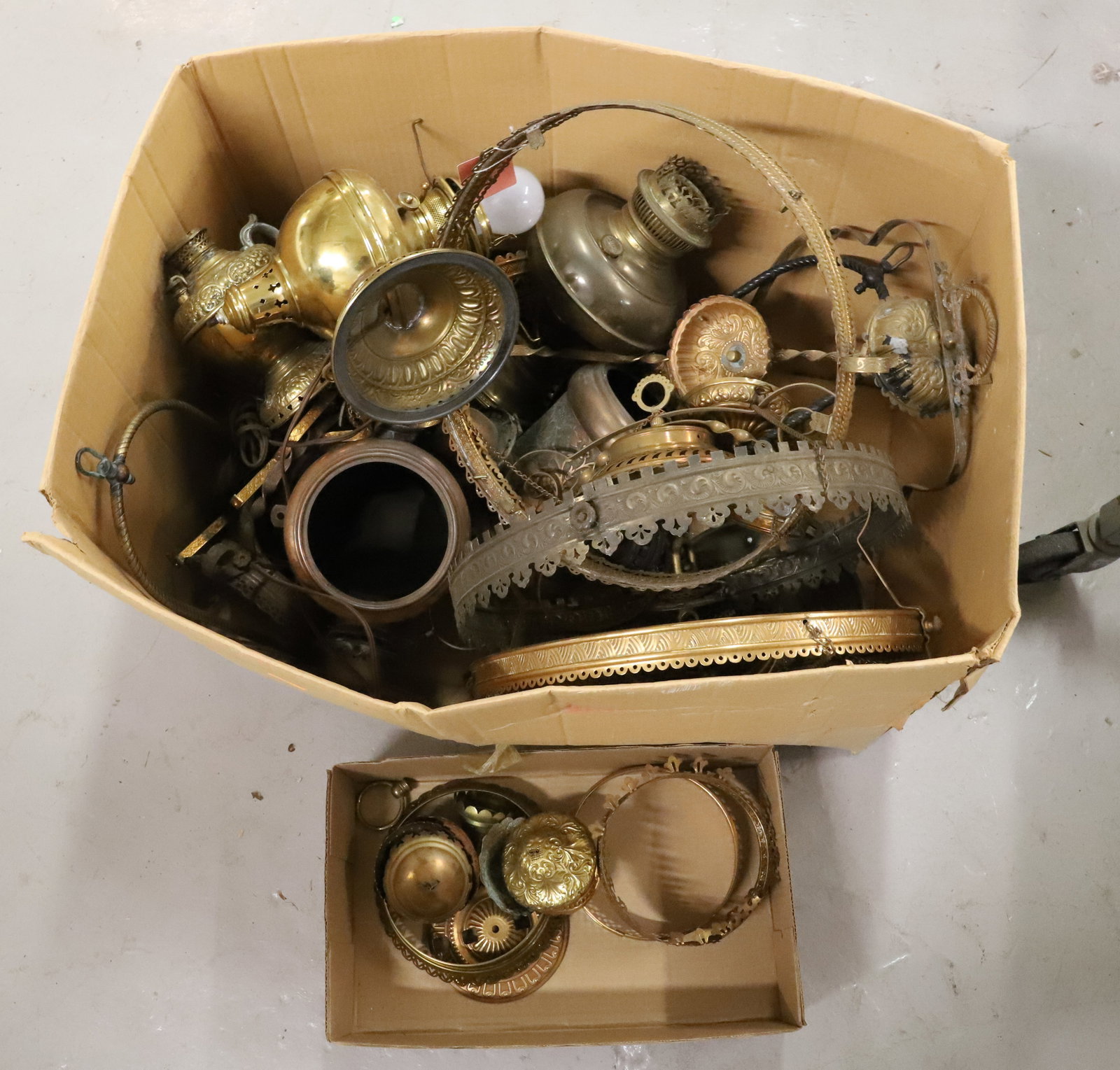 VICTORIAN BRASS LARGE LOT OF LAMP PARTS: SIX BRASS SMOKING BELLS, SHADE RINGS, KEROSENE LAMPS, ANGLE LAMPS , HANGING LIGHT FRAMES SOME BURNERS ETC 16" X 28" X 18" PLEASE READ CAREFULLY - Terms for Purchasing and Shipping of Auction Items. Pl