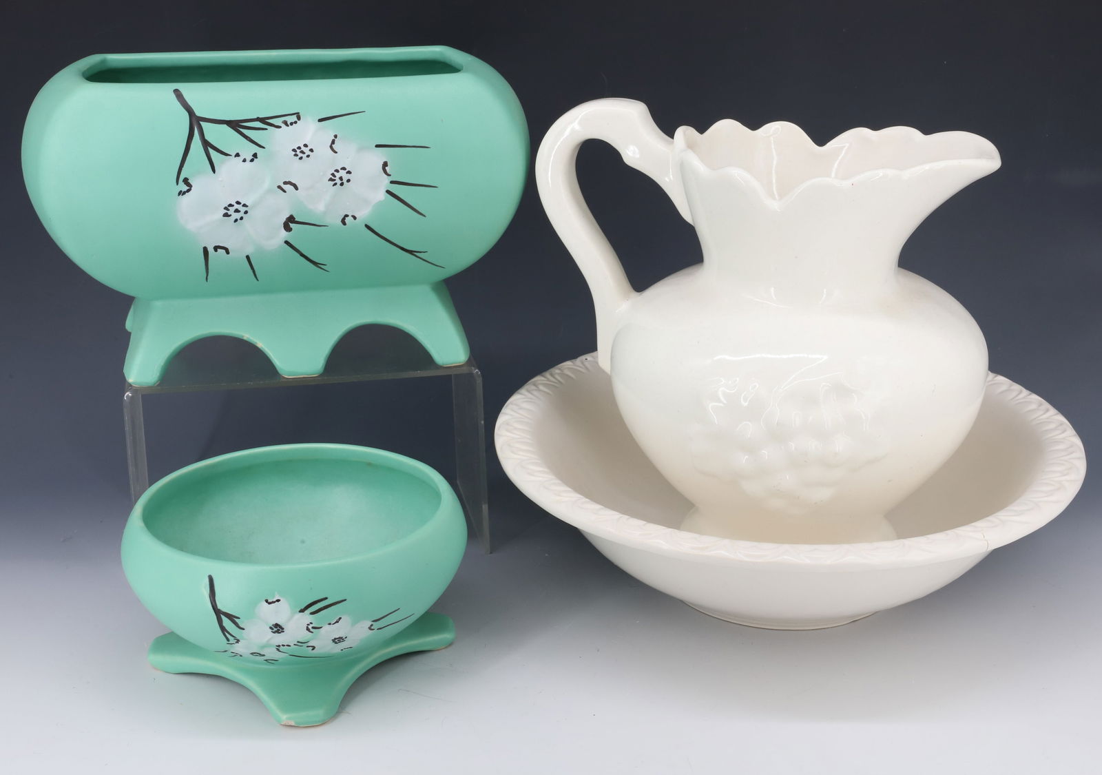 LOT OF MCCOY POTTERY (1 of 5)