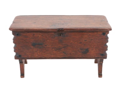 ANTIQUE WOODEN TRINKET BOX