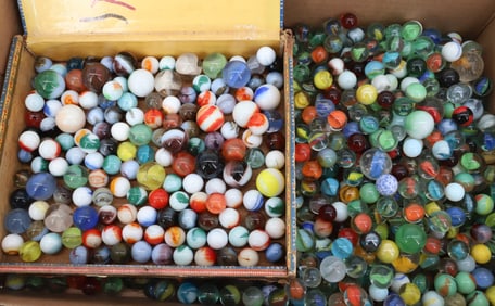 LARGE LOT OF GLASS MARBLES