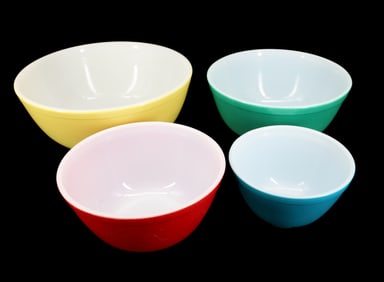 LOT OF PYREX MIXING BOWLS