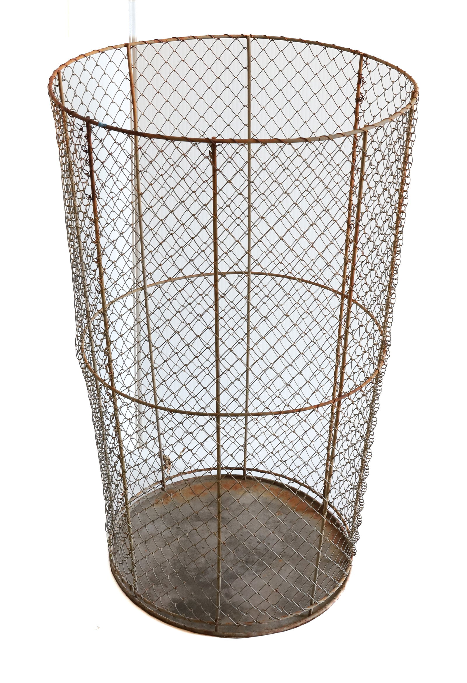 VINTAGE WIRE TRASH CAN (1 of 3)