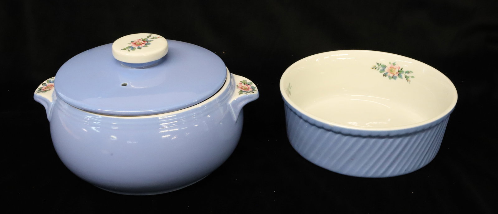 HALL'S CASSEROLE AND BAKING BOWL: COVERED CASSEROLE IN BLUE WITH FLORAL MOTIF. 3 3/4" X 10". BAKING DISH 8" D. Terms: PLEASE READ CAREFULLY - Terms for Purchasing and Shipping of Auction Items. Please read carefully before bidding. Al