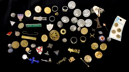 LOT OF MILITARY BUTTONS AND PINS