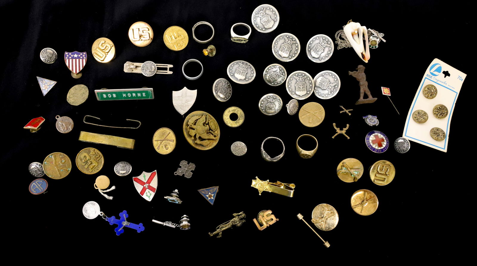 LOT OF MILITARY BUTTONS AND PINS (1 of 6)