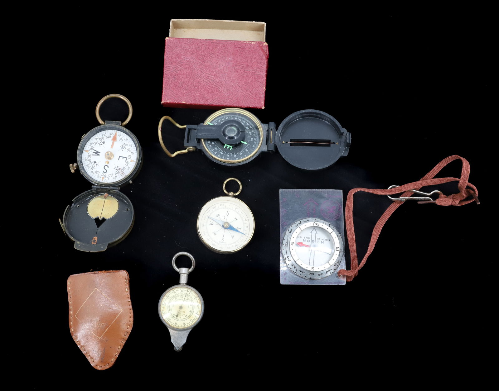 LOT OF VINTAGE COMPASSES (1 of 3)