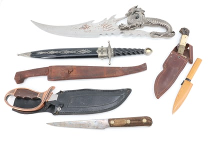 ASSORTMENT OF KNIVES