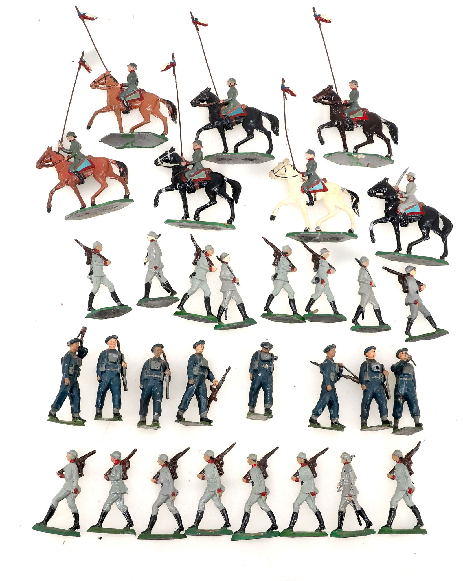 LOT OF PAINTED LEAD SOLDIERS (1 of 9)